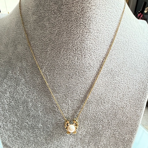 KATE SPADE Gold tone and pearl/rhinestone crab necklace 20 inches with bag - Picture 4 of 7